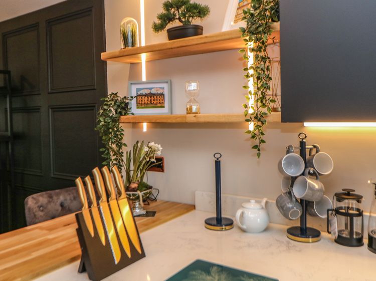 Netherdale Penthouse, listing photograph 12