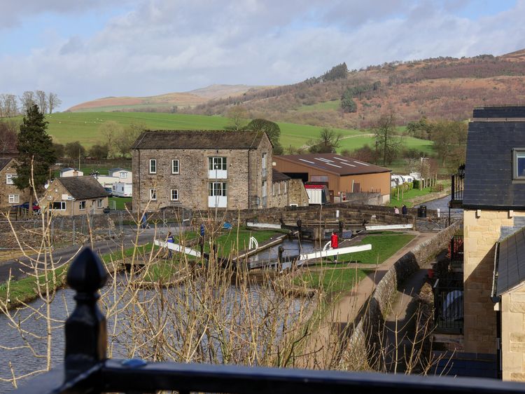 The Swans Nest Lock View, listing photograph 3