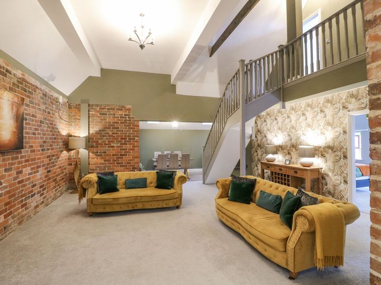 Hunters Lodge at Wildersley Farm, listing photograph 3