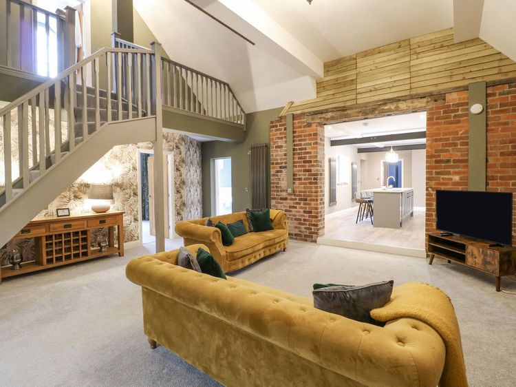 Hunters Lodge at Wildersley Farm, listing photograph 4