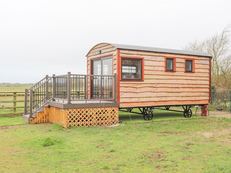 Tal Sarn Shepherd Hut, listing photograph 2