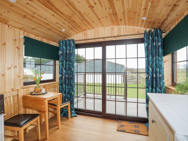 Tal Sarn Shepherd Hut, listing photograph 3