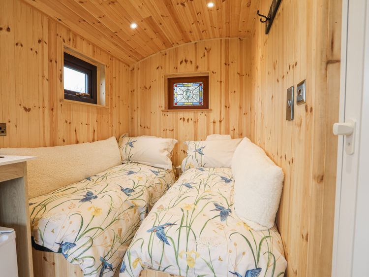 Tal Sarn Shepherd Hut, listing photograph 9