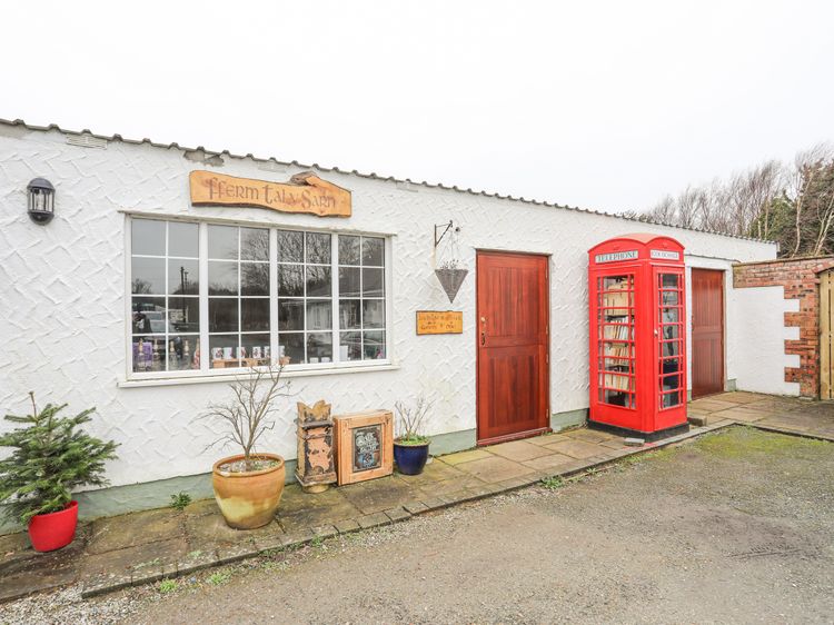 Tal Sarn Shepherd Hut, listing photograph 12