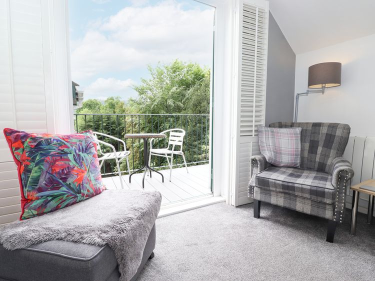 The Penthouse, listing photograph 3