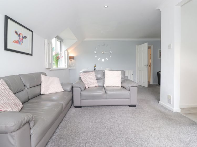 The Penthouse, listing photograph 4