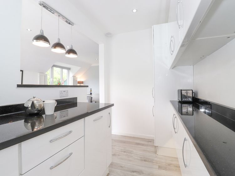 The Penthouse, listing photograph 12