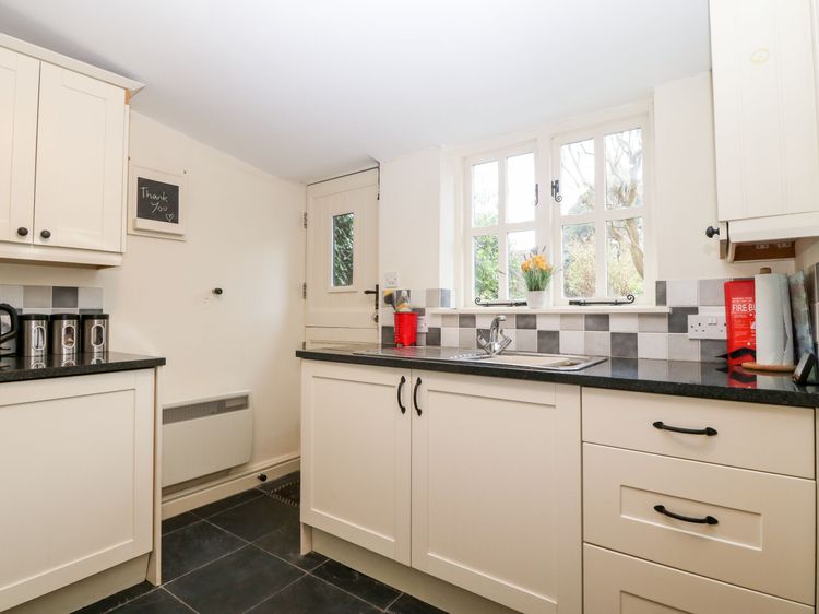 White Lilac Cottage, listing photograph 8