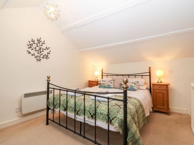White Lilac Cottage, listing photograph 9