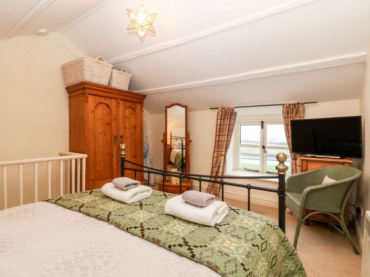 White Lilac Cottage, listing photograph 12