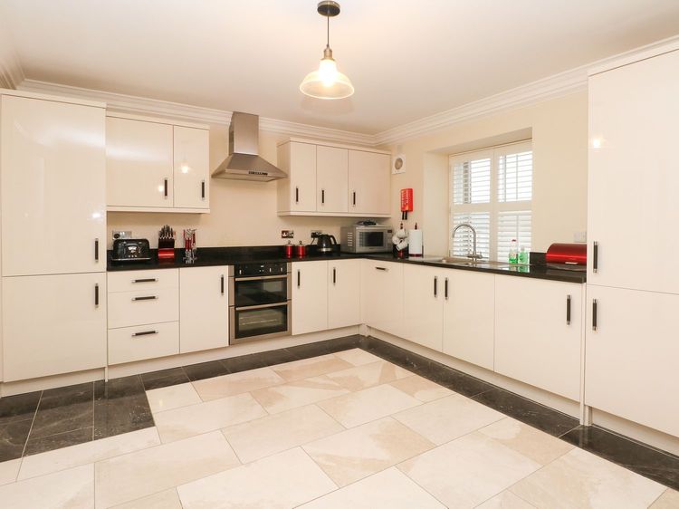 11 Eagle Parade, listing photograph 7