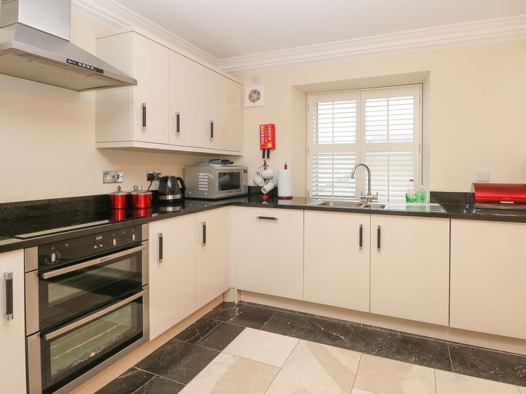 11 Eagle Parade, listing photograph 8