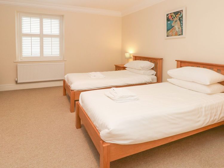 11 Eagle Parade, listing photograph 10