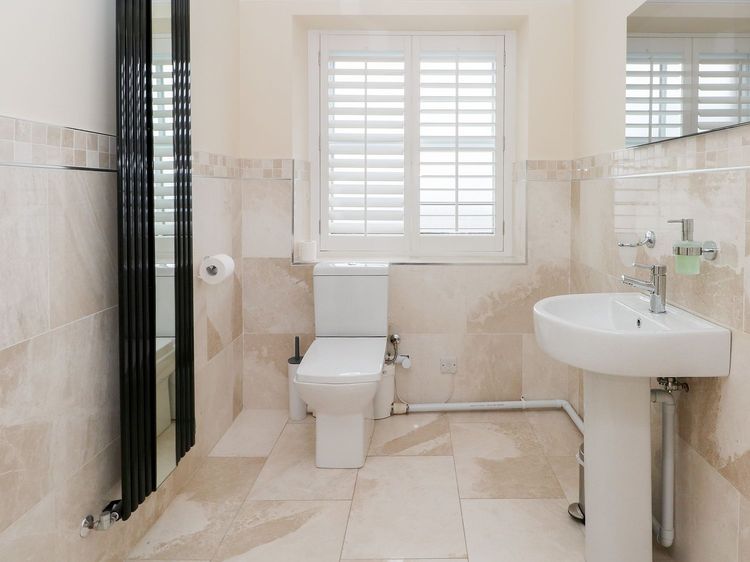 11 Eagle Parade, listing photograph 9