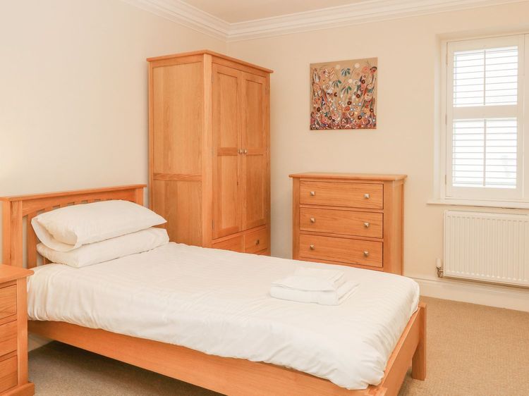 11 Eagle Parade, listing photograph 12