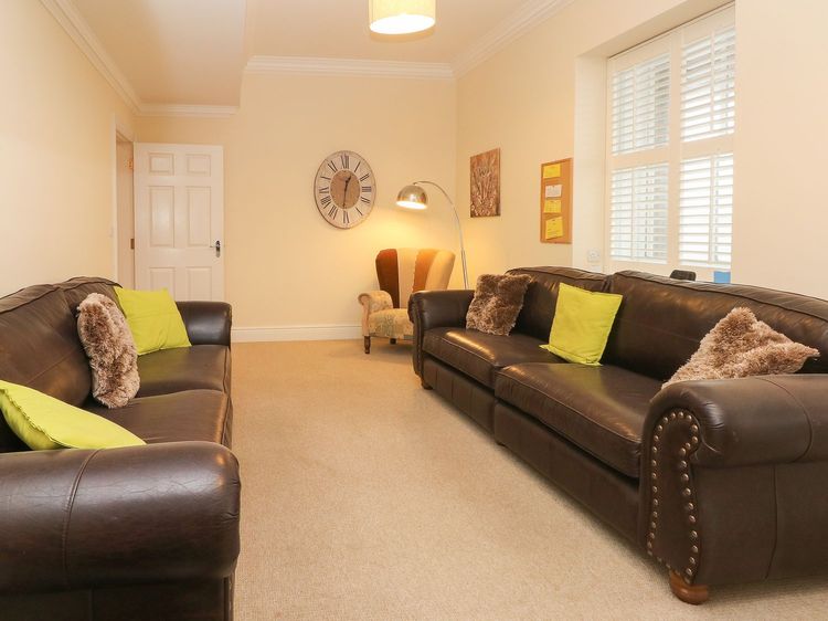 12 Eagle Parade, listing photograph 2