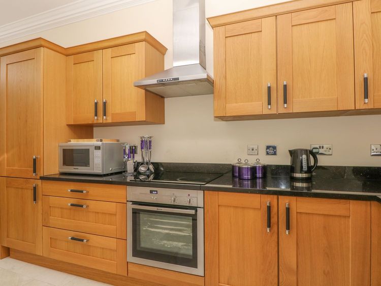 12 Eagle Parade, listing photograph 7