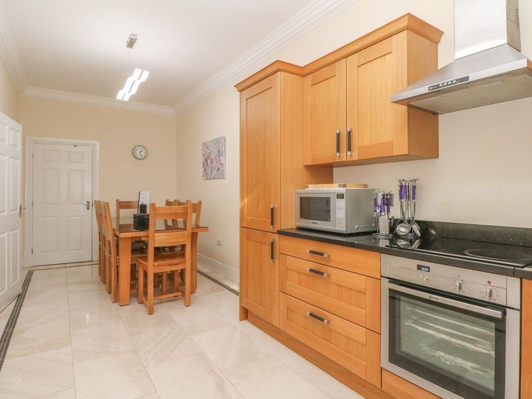 12 Eagle Parade, listing photograph 8