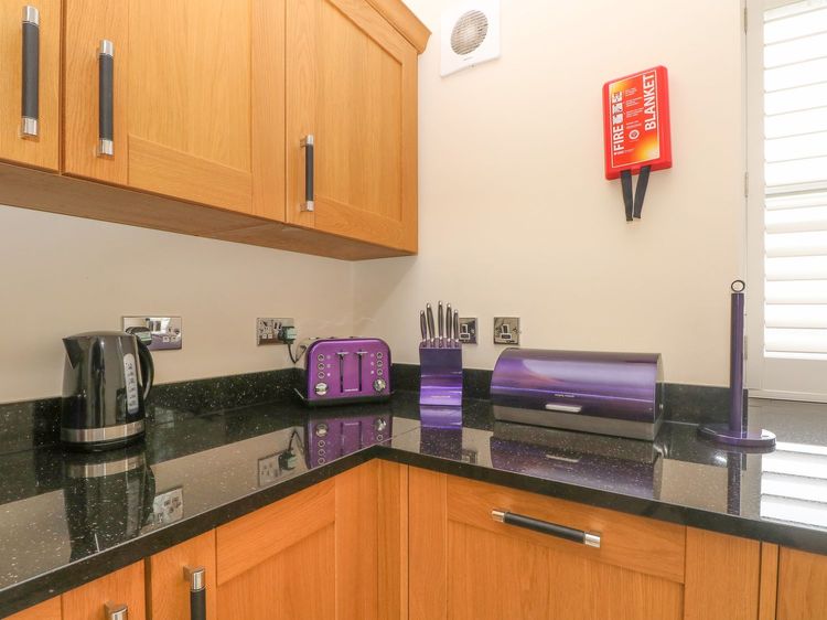 12 Eagle Parade, listing photograph 9