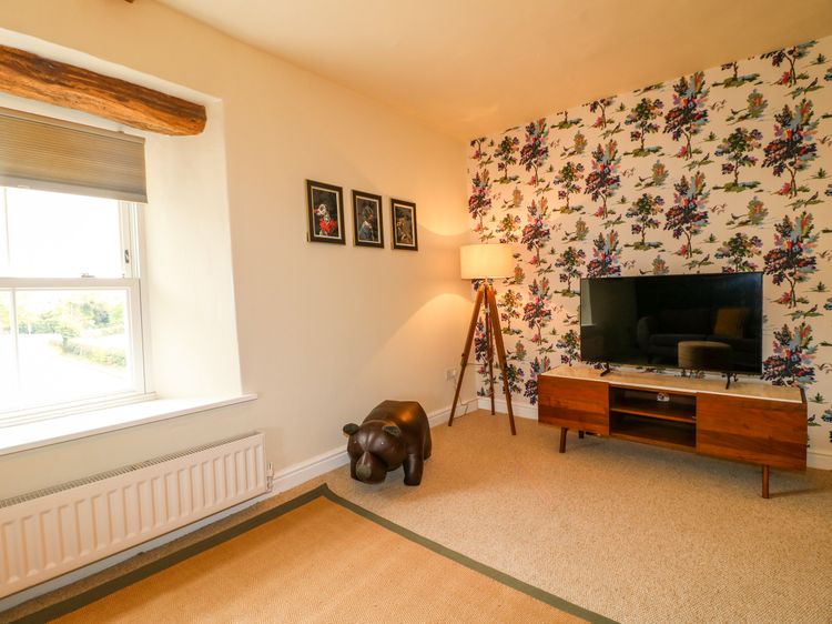 Apartment at The Old Dog, Thorpe, listing photograph 4