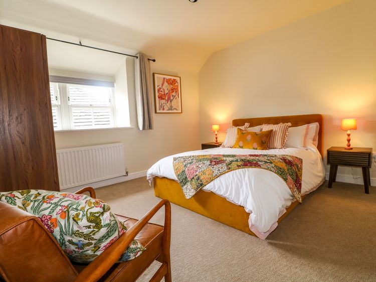 Apartment at The Old Dog, Thorpe, listing photograph 12