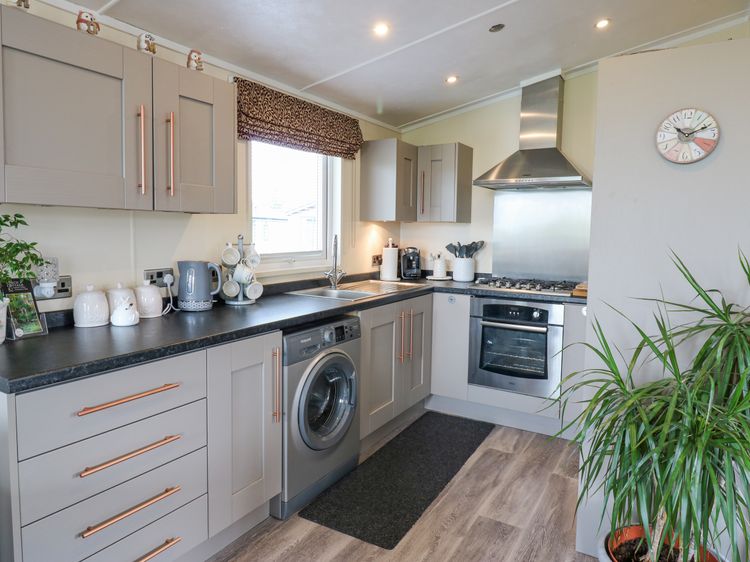 Plot 32, listing photograph 10