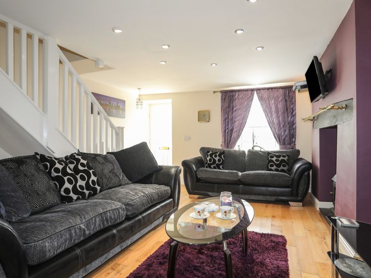 42 Hyfrydle Road, listing photograph 3