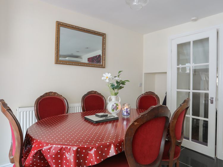 42 Hyfrydle Road, listing photograph 6