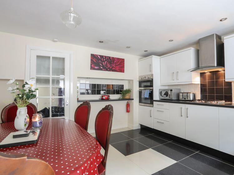 42 Hyfrydle Road, listing photograph 7