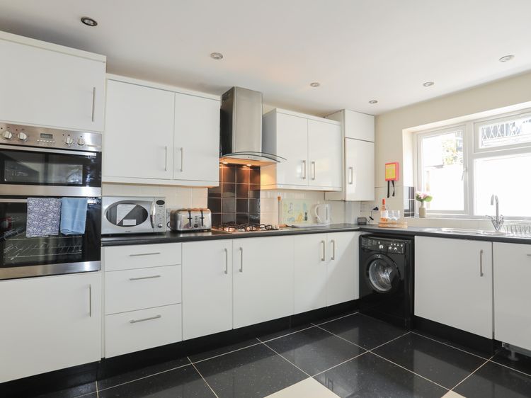 42 Hyfrydle Road, listing photograph 9