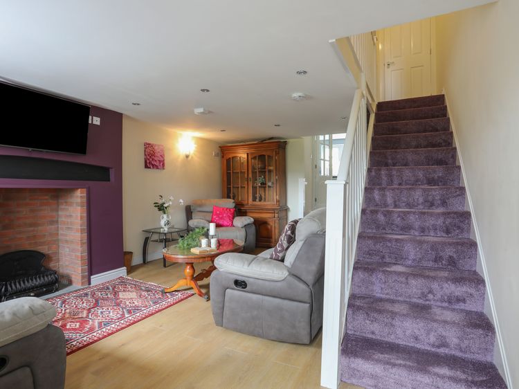 43 Hyfrydle Road, listing photograph 4