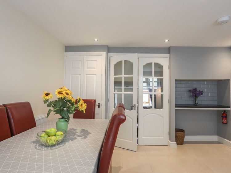 43 Hyfrydle Road, listing photograph 11