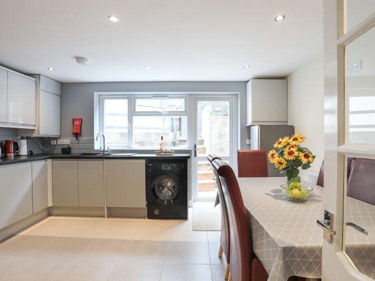 43 Hyfrydle Road, listing photograph 12