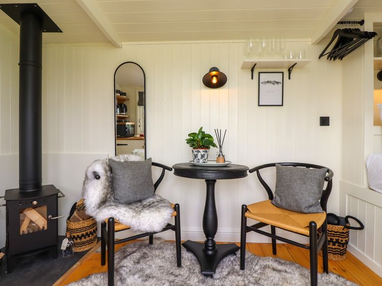 Ling Farm Retreat, listing photograph 6