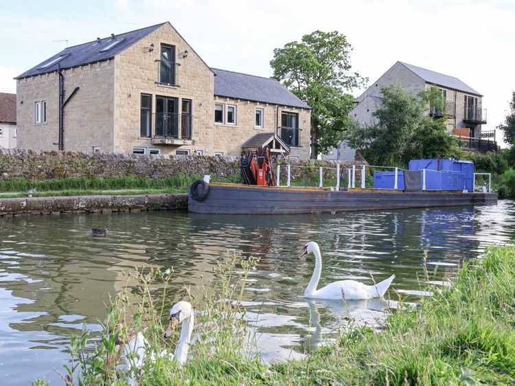 Waters Edge Lock View, listing photograph 2