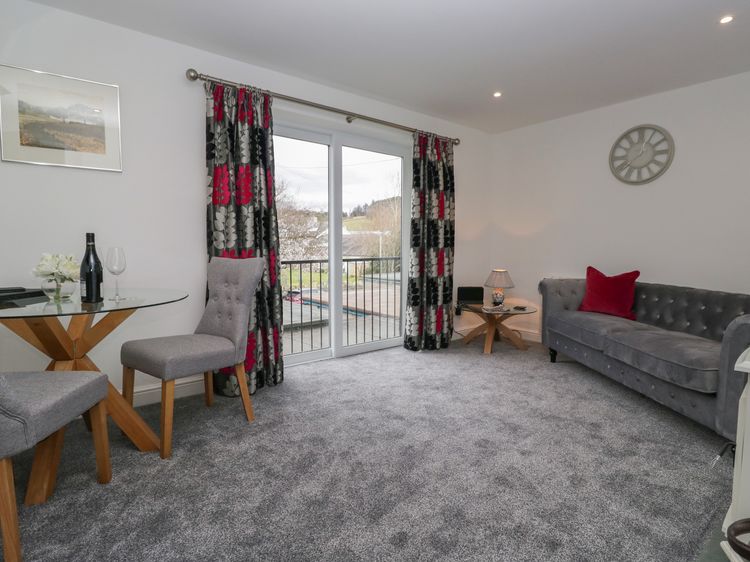 Yewdale View Apartment