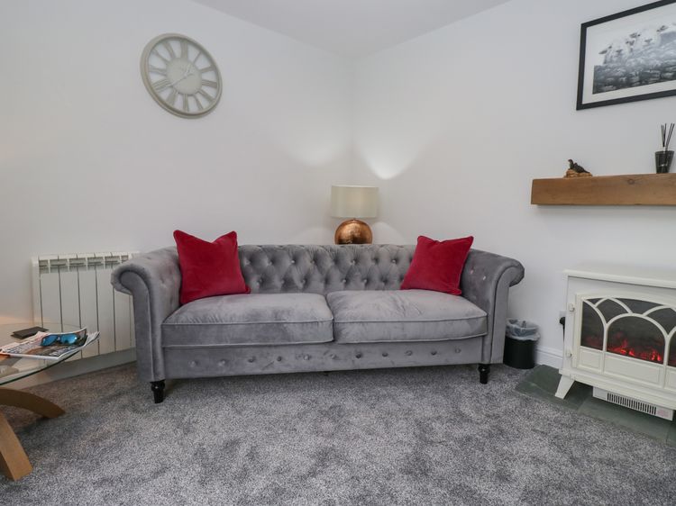 Yewdale View Apartment, listing photograph 4