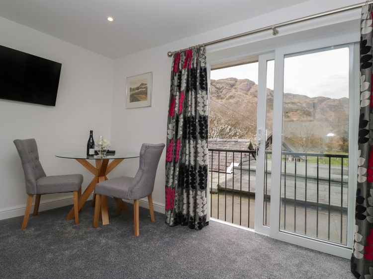 Yewdale View Apartment, listing photograph 6