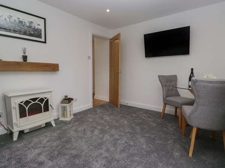 Yewdale View Apartment, listing photograph 8