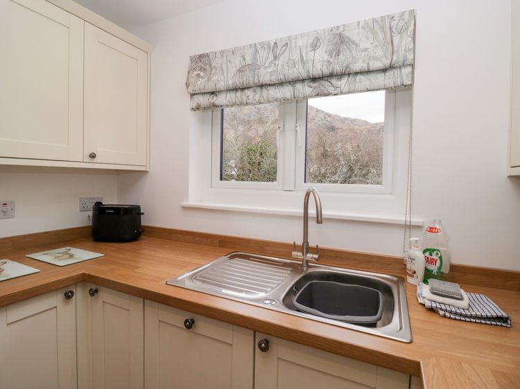 Yewdale View Apartment, listing photograph 11