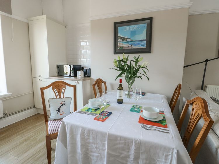 Rhos Retreat No. 7, listing photograph 6