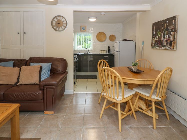 245 Riverside Lodge, listing photograph 3