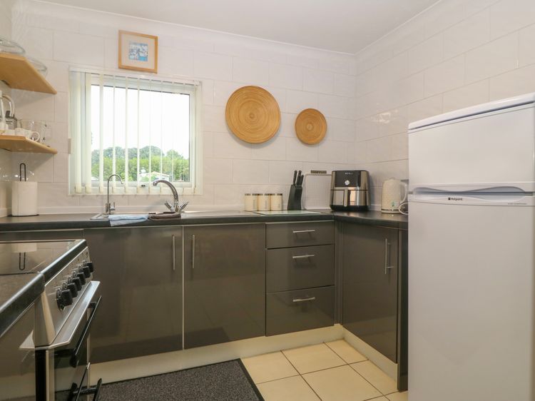 245 Riverside Lodge, listing photograph 9