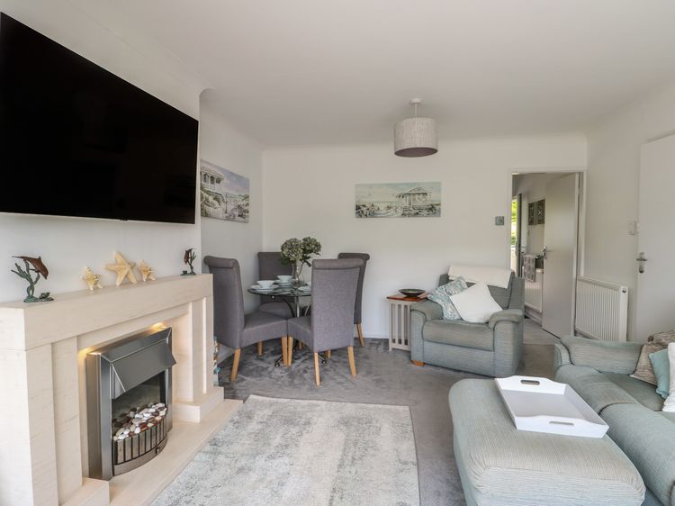 Benllech Bay Cottage, listing photograph 3