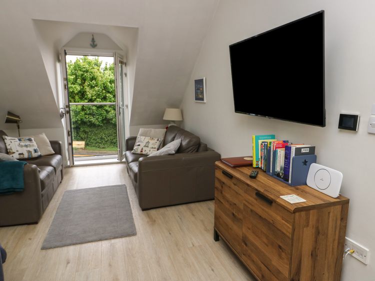 Sandy Bay Retreat, listing photograph 8