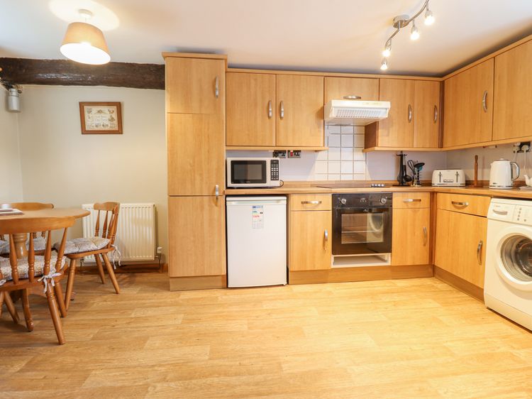 Llys-y-Wennol, listing photograph 8