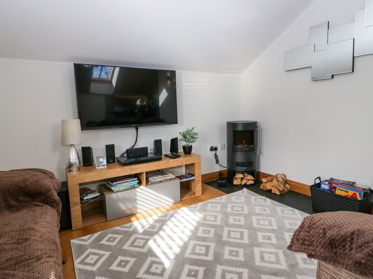 Low Fold Cottage, listing photograph 8