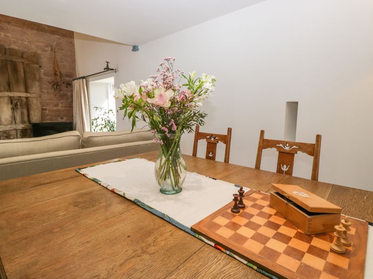 The Roost, listing photograph 10