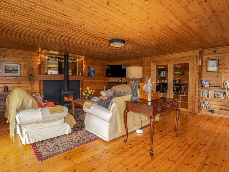 The Lodge, listing photograph 8