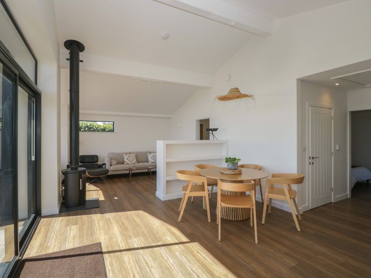 Driftwood Cottage, listing photograph 11